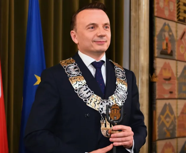 Gibała zlikwidował sześć departamentów w urzędzie miasta - zdjęcie główne