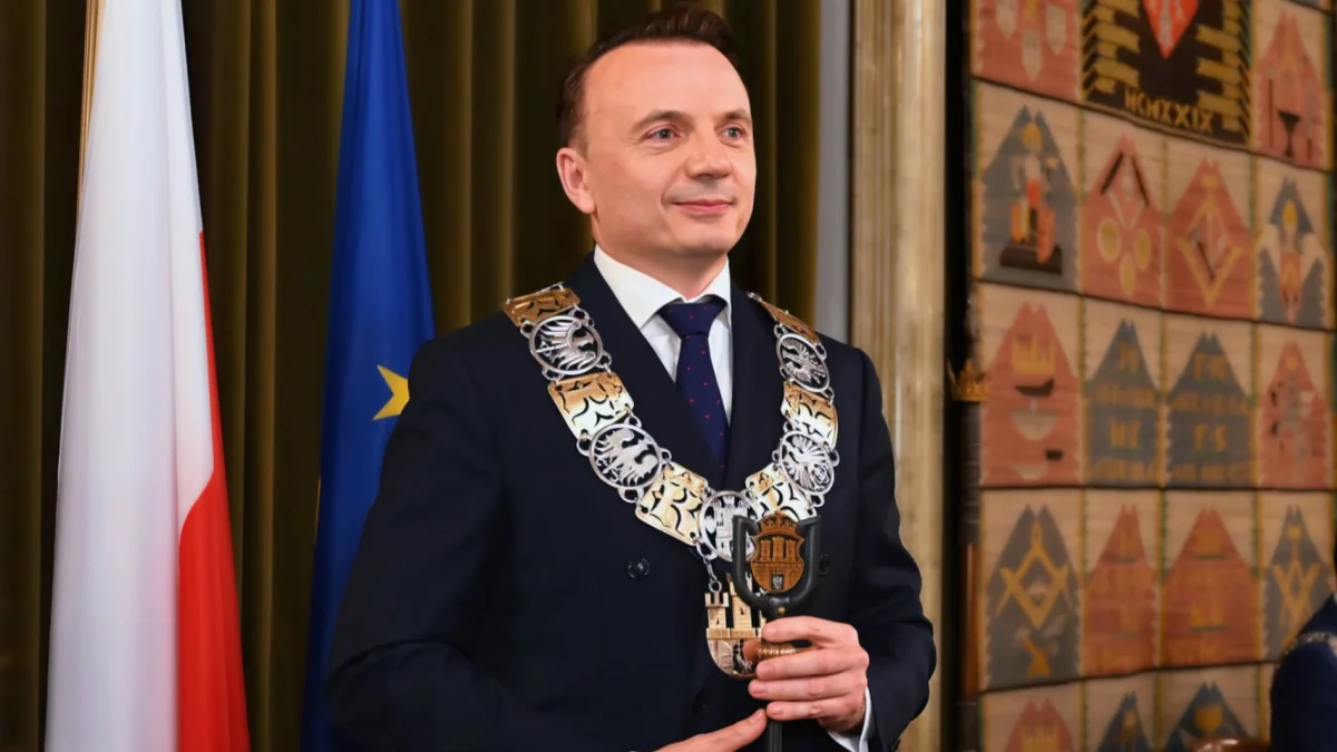 Gibała zlikwidował sześć departamentów w urzędzie miasta