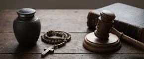 Watykan dopuszcza przechowywanie niewielkiej części prochów zmarłego, ale polskie prawo tego zabrania - zdjęcie główne