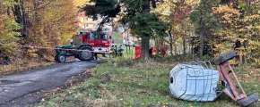 Tragedia na drodze: 63-latek zginął przygnieciony przez ciągnik - zdjęcie główne