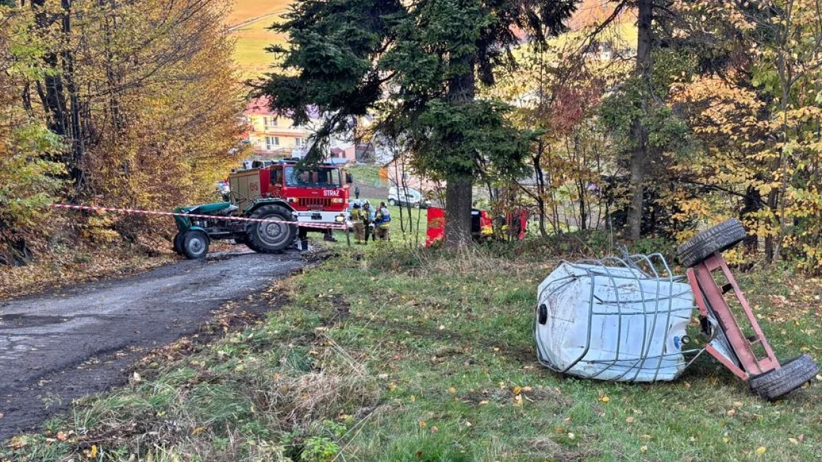 Tragedia na drodze: 63-latek zginął przygnieciony przez ciągnik