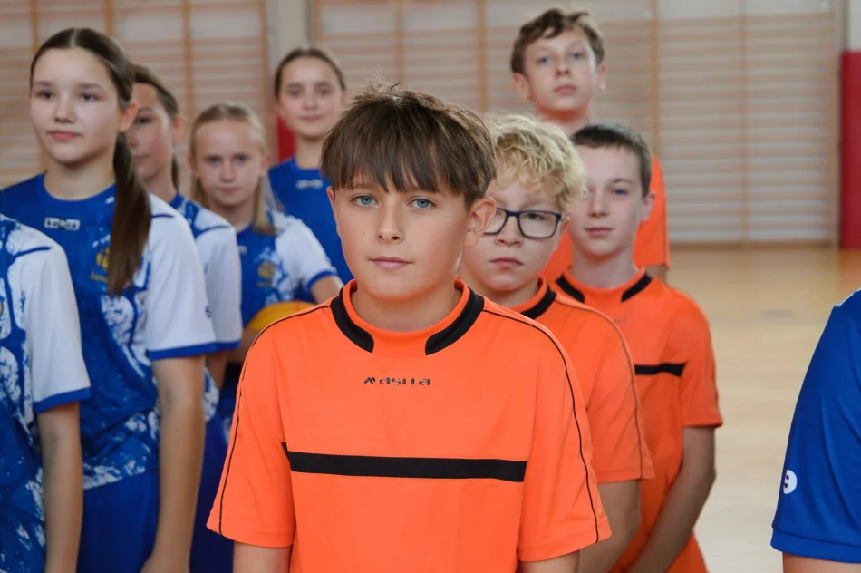 Dziewczyny ze Starej Wsi 1 i chłopcy z Pisarzowej wygrywają Gminne Mistrzostwa w Koszykówce dzieci - zdjęcie 6