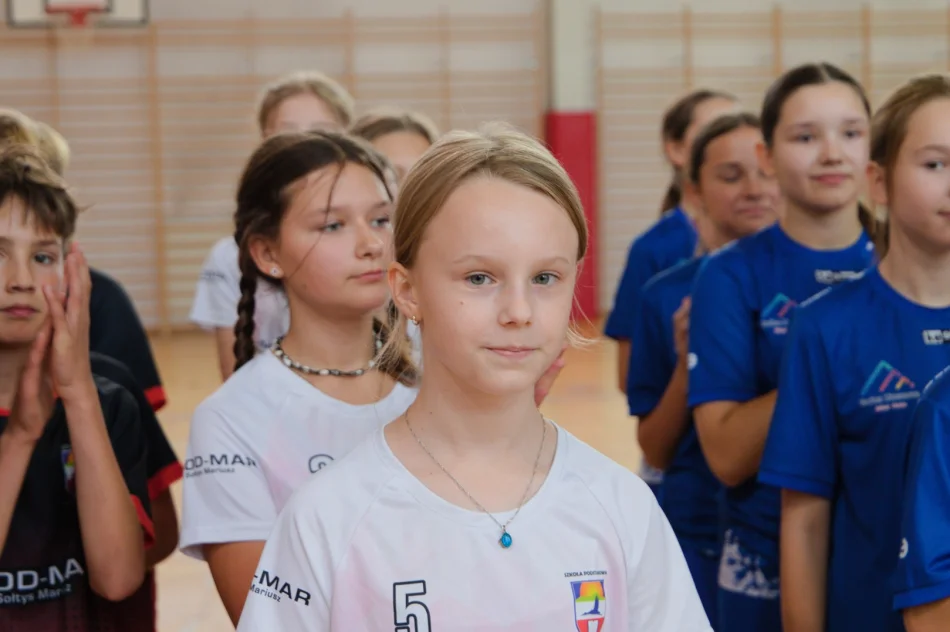 Dziewczyny ze Starej Wsi 1 i chłopcy z Pisarzowej wygrywają Gminne Mistrzostwa w Koszykówce dzieci - zdjęcie 8