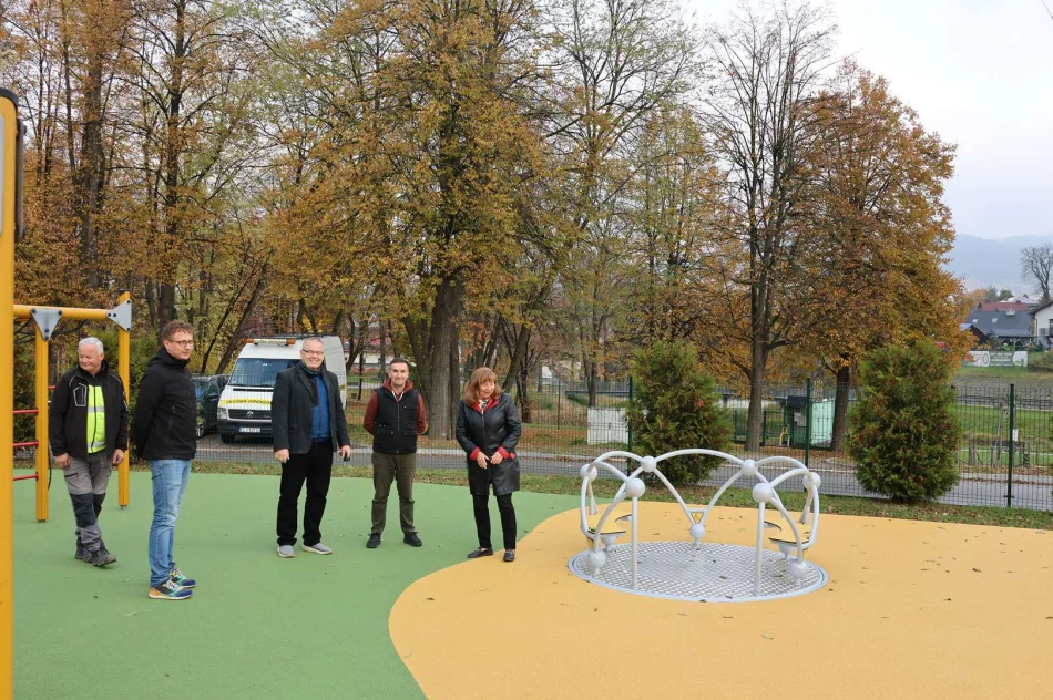 Odbiór zmodernizowanego placu zabaw przy ul. Spacerowej - zdjęcie 3