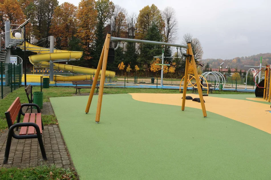 Odbiór zmodernizowanego placu zabaw przy ul. Spacerowej - zdjęcie 5