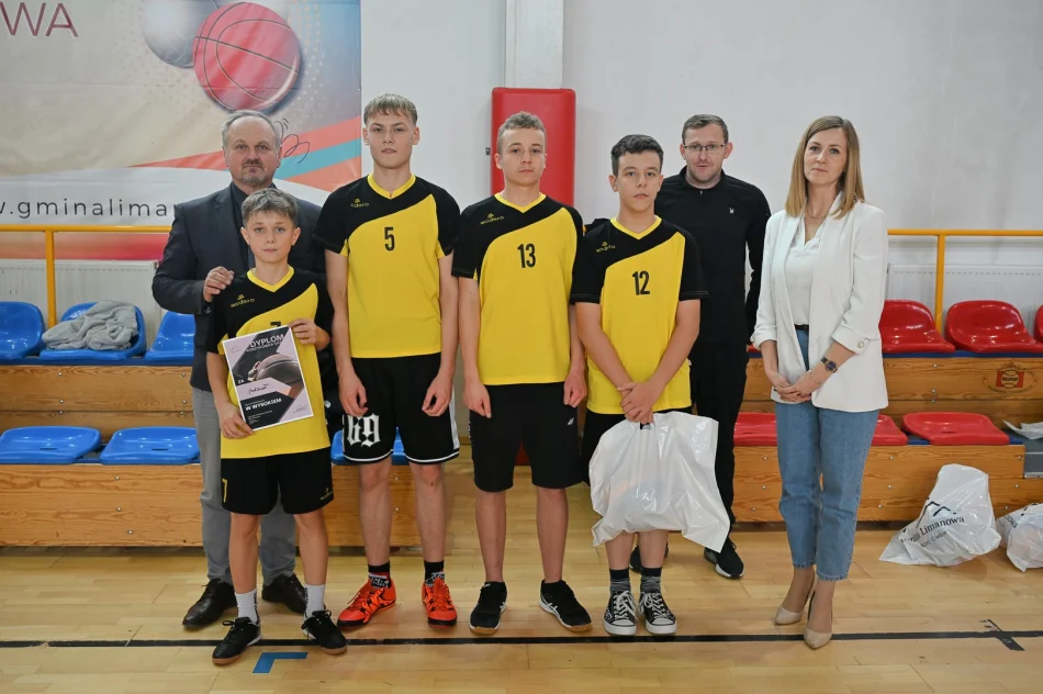 Męcina 2 i Młynne zwycięzcami Mistrzostw Gminy Limanowa w Koszykówce 3x3 Młodzieży Szkolnej - zdjęcie 2
