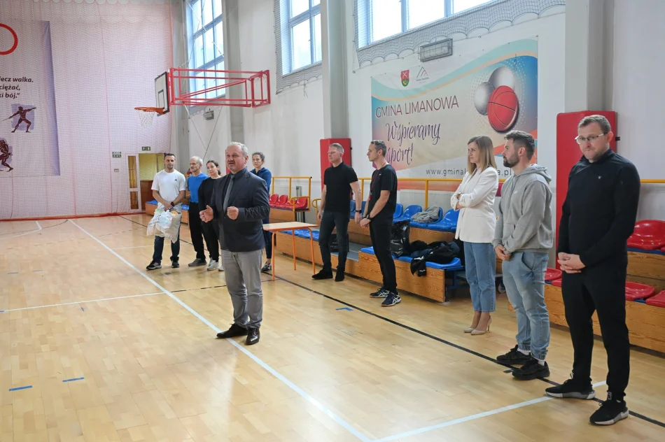 Męcina 2 i Młynne zwycięzcami Mistrzostw Gminy Limanowa w Koszykówce 3x3 Młodzieży Szkolnej - zdjęcie 3