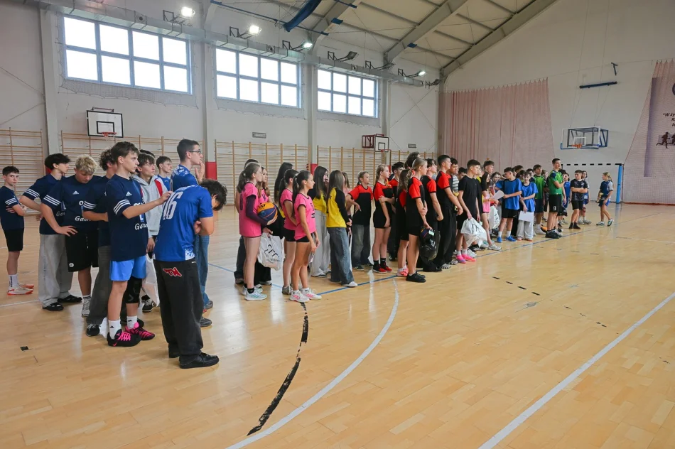 Męcina 2 i Młynne zwycięzcami Mistrzostw Gminy Limanowa w Koszykówce 3x3 Młodzieży Szkolnej - zdjęcie 4