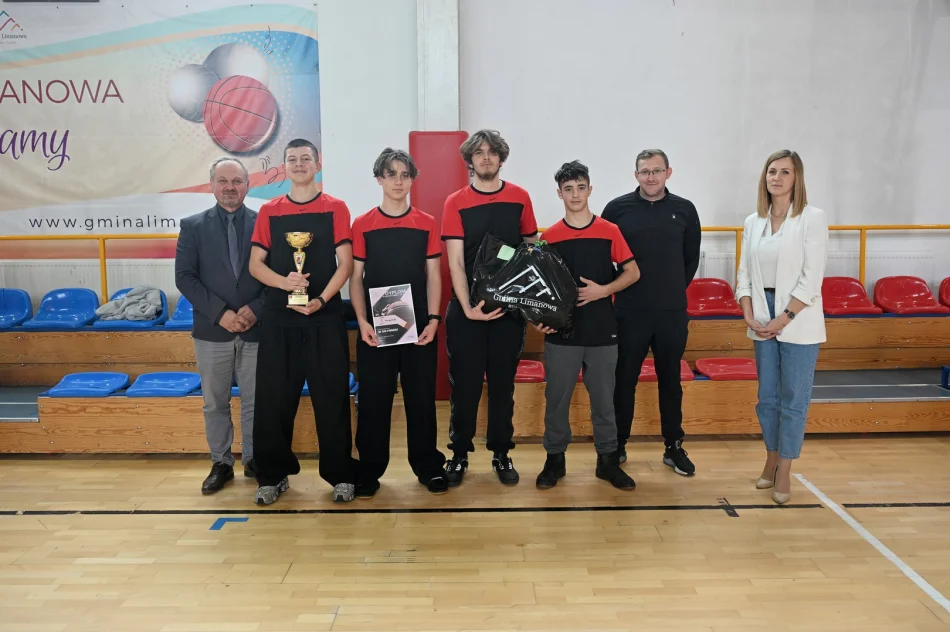 Męcina 2 i Młynne zwycięzcami Mistrzostw Gminy Limanowa w Koszykówce 3x3 Młodzieży Szkolnej - zdjęcie 5