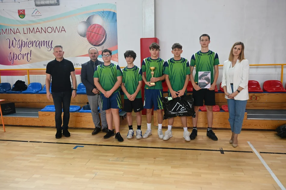Męcina 2 i Młynne zwycięzcami Mistrzostw Gminy Limanowa w Koszykówce 3x3 Młodzieży Szkolnej - zdjęcie 6