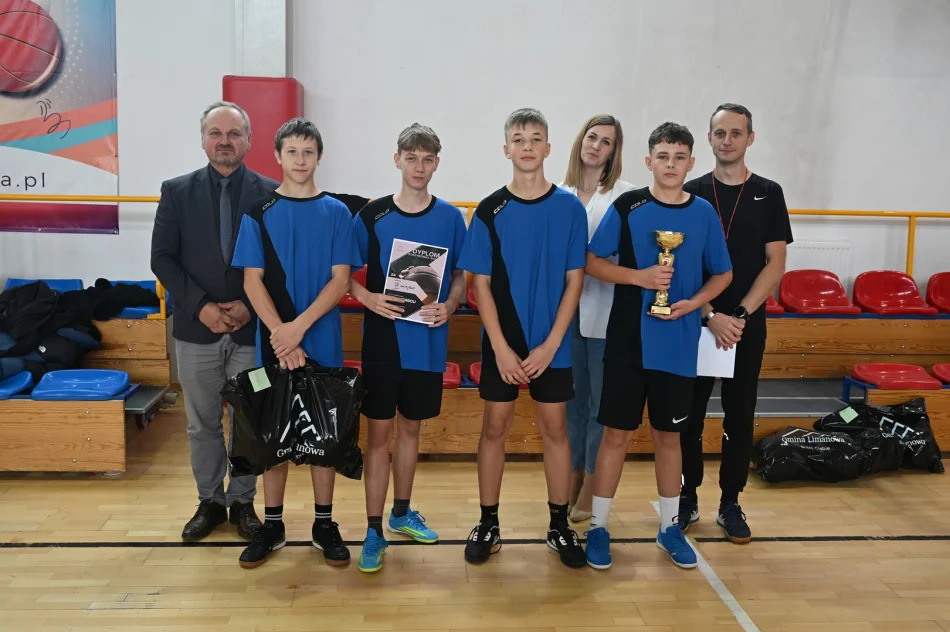 Męcina 2 i Młynne zwycięzcami Mistrzostw Gminy Limanowa w Koszykówce 3x3 Młodzieży Szkolnej - zdjęcie 7