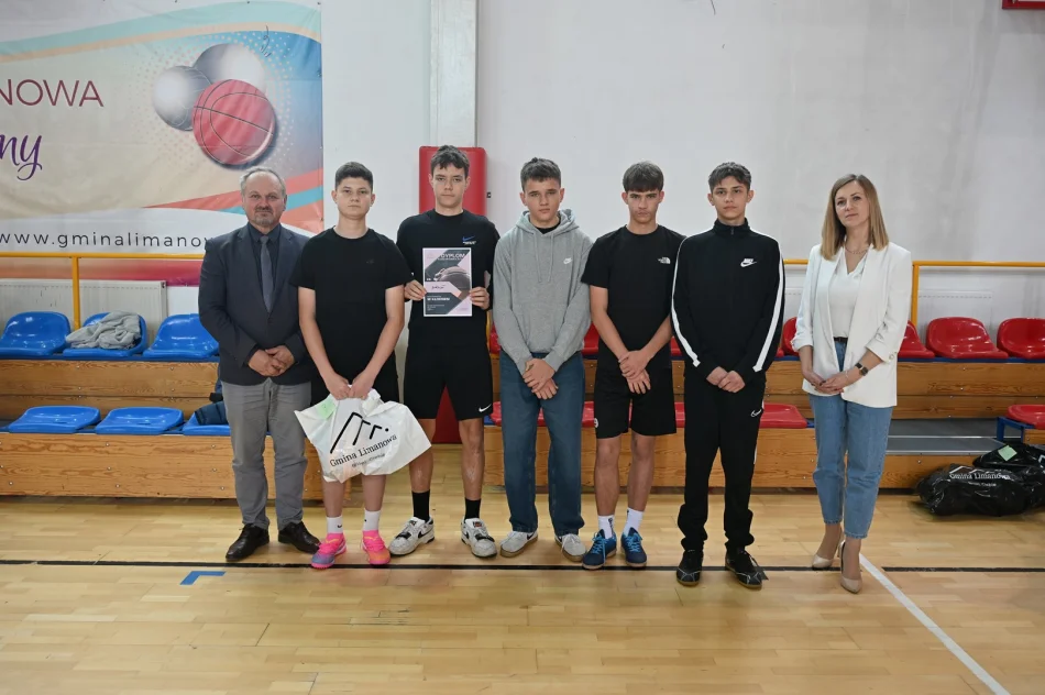 Męcina 2 i Młynne zwycięzcami Mistrzostw Gminy Limanowa w Koszykówce 3x3 Młodzieży Szkolnej - zdjęcie 8