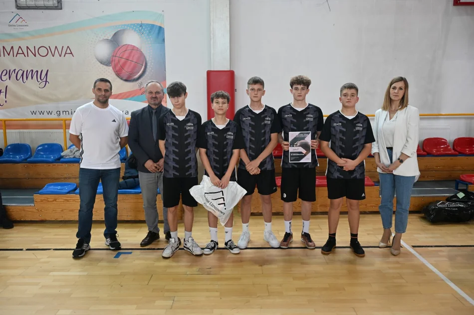 Męcina 2 i Młynne zwycięzcami Mistrzostw Gminy Limanowa w Koszykówce 3x3 Młodzieży Szkolnej - zdjęcie 9