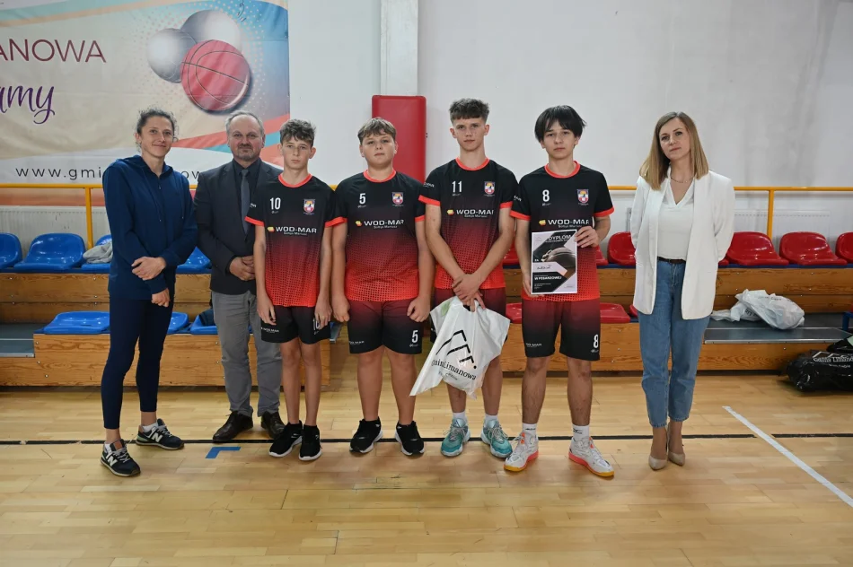 Męcina 2 i Młynne zwycięzcami Mistrzostw Gminy Limanowa w Koszykówce 3x3 Młodzieży Szkolnej - zdjęcie 10