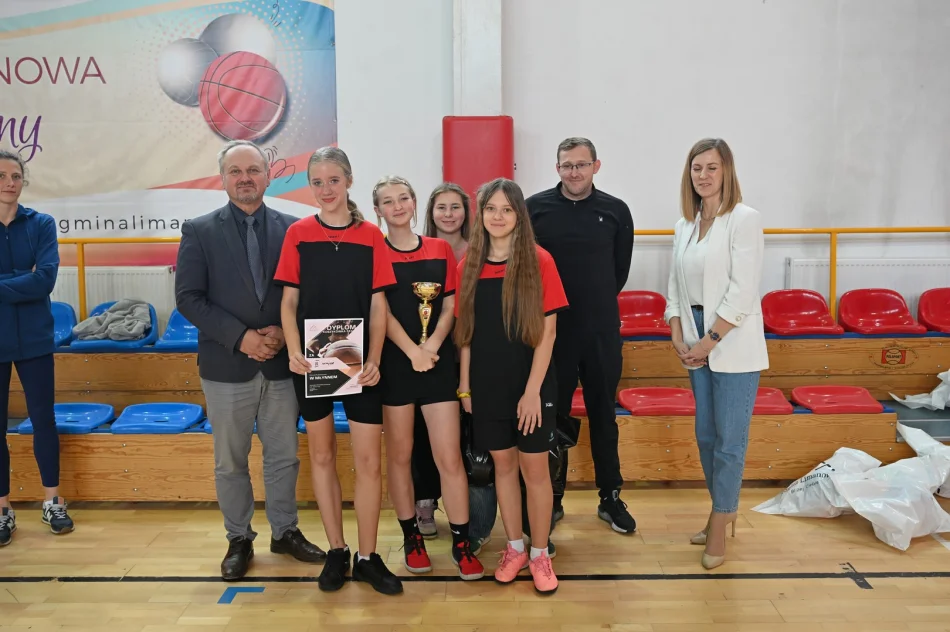 Męcina 2 i Młynne zwycięzcami Mistrzostw Gminy Limanowa w Koszykówce 3x3 Młodzieży Szkolnej - zdjęcie 15