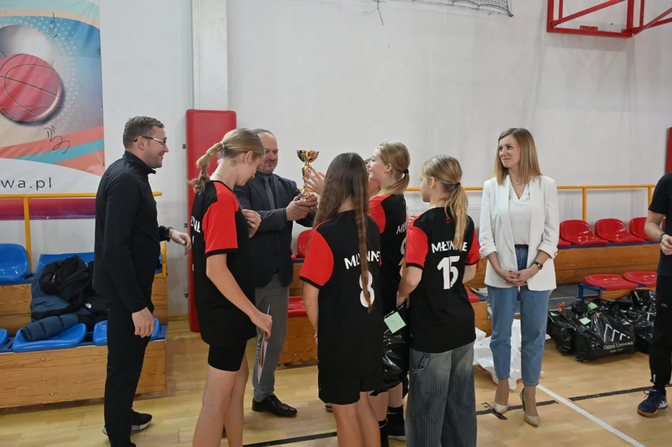 Męcina 2 i Młynne zwycięzcami Mistrzostw Gminy Limanowa w Koszykówce 3x3 Młodzieży Szkolnej - zdjęcie 16