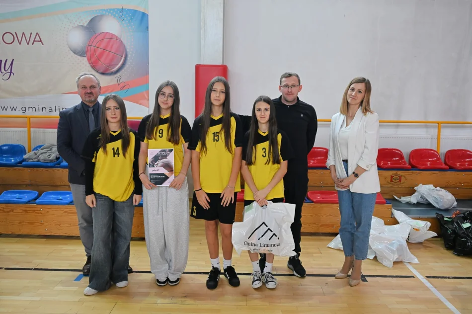 Męcina 2 i Młynne zwycięzcami Mistrzostw Gminy Limanowa w Koszykówce 3x3 Młodzieży Szkolnej - zdjęcie 17