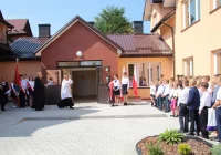 Inauguracja nowego roku szkolnego w nowym budynku szkoły - zdjęcie główne