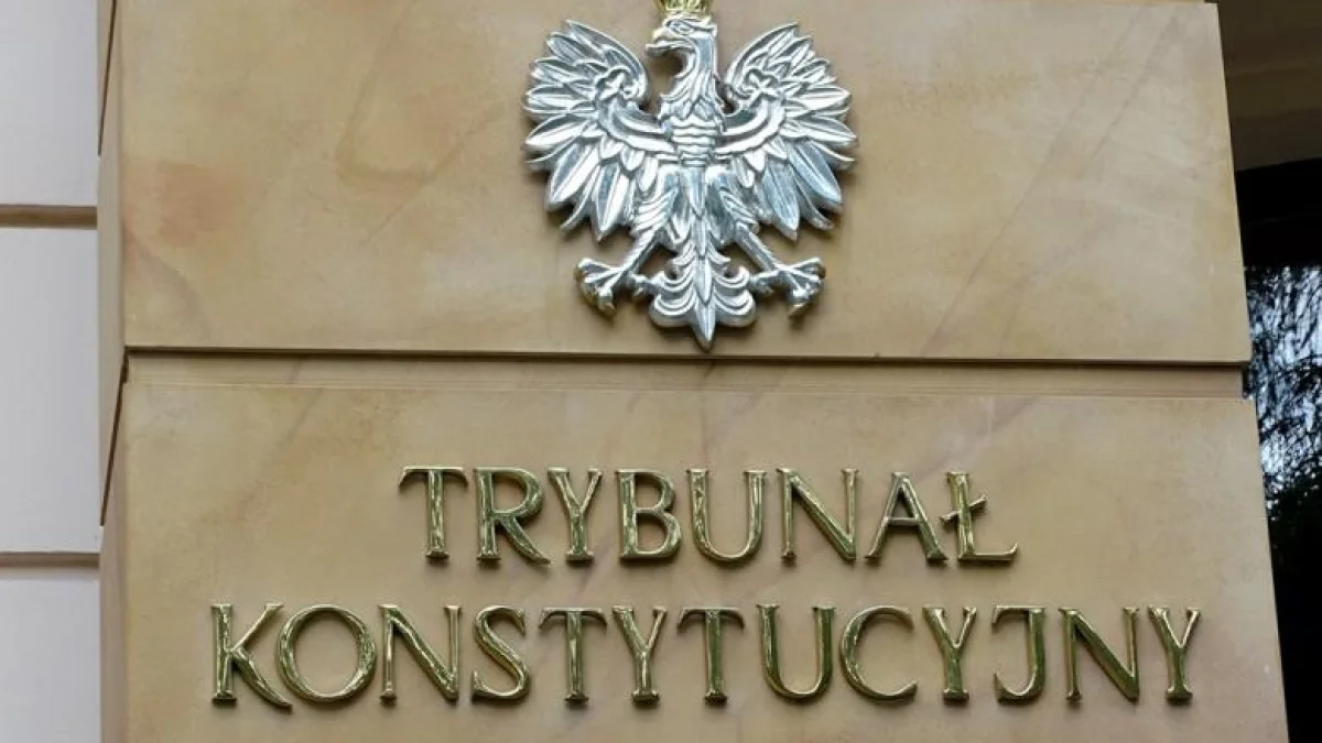 Przesilenie w Trybunale Konstytucyjnym; informacja o odsunięciu prezesa i wiceprezesa TK i wnioski o uchylenie im immunitetów