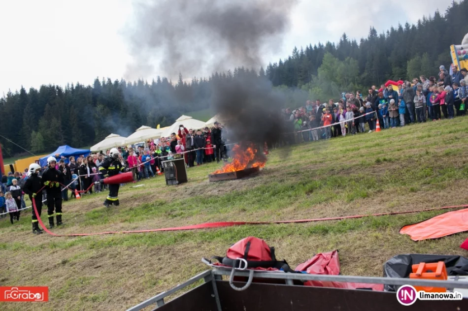 Powiatowy Dzień Dziecka w Zalesiu - zdjęcie 4