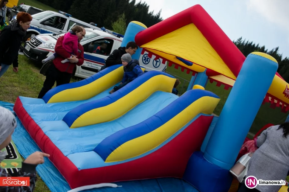 Powiatowy Dzień Dziecka w Zalesiu - zdjęcie 11