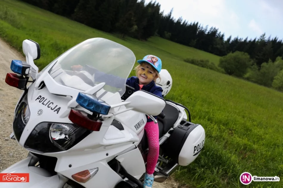 Powiatowy Dzień Dziecka w Zalesiu - zdjęcie 17