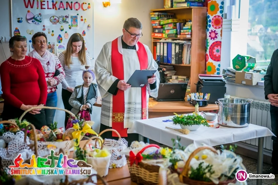 Święcenie pokarmów w Świetlicy Wiejskiej w Zamieściu - zdjęcie 9