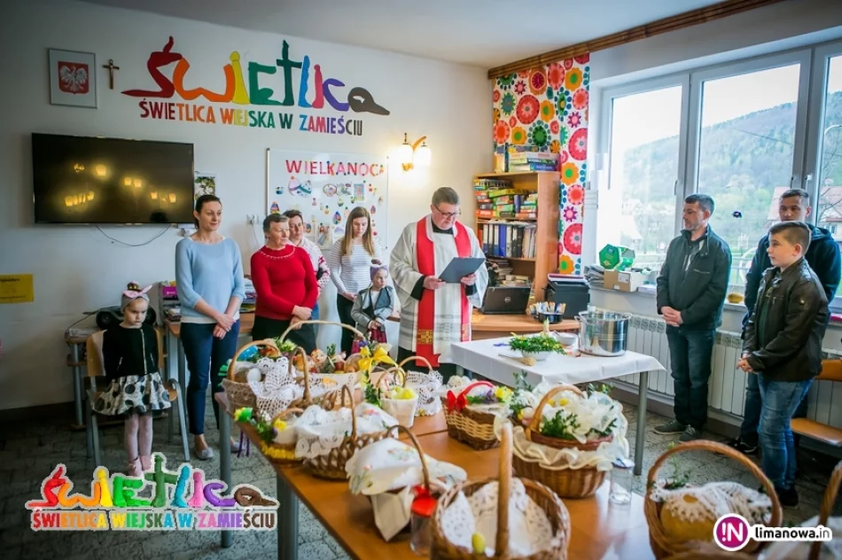 Święcenie pokarmów w Świetlicy Wiejskiej w Zamieściu - zdjęcie 11