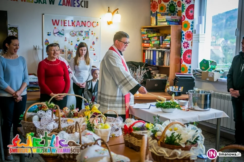 Święcenie pokarmów w Świetlicy Wiejskiej w Zamieściu - zdjęcie 12