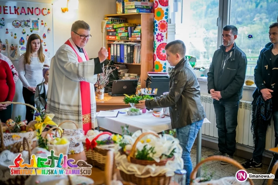 Święcenie pokarmów w Świetlicy Wiejskiej w Zamieściu - zdjęcie 13