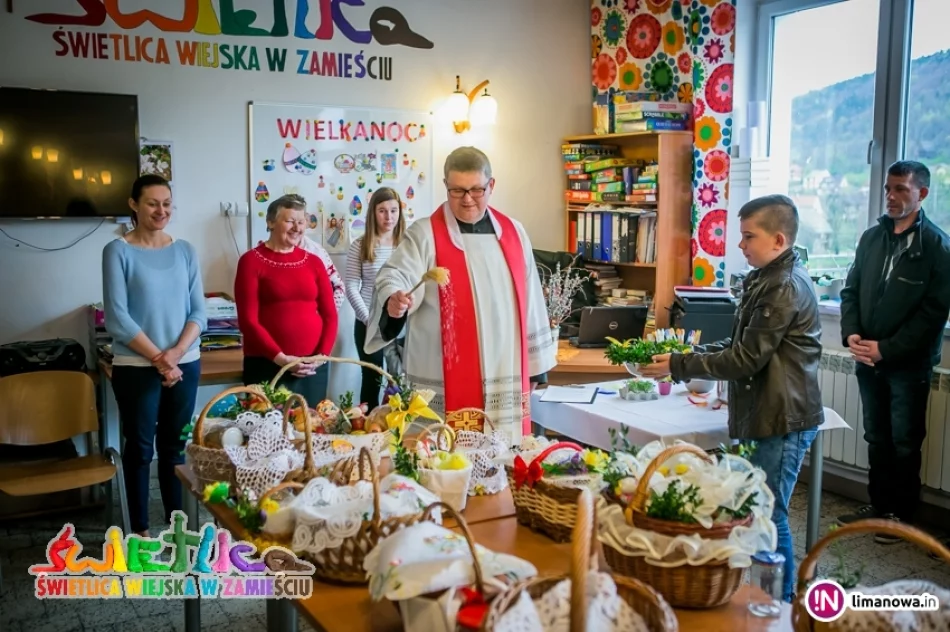 Święcenie pokarmów w Świetlicy Wiejskiej w Zamieściu - zdjęcie 14