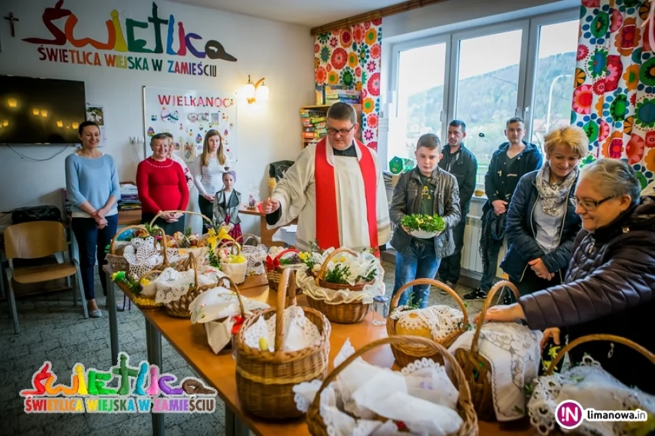Święcenie pokarmów w Świetlicy Wiejskiej w Zamieściu - zdjęcie 15
