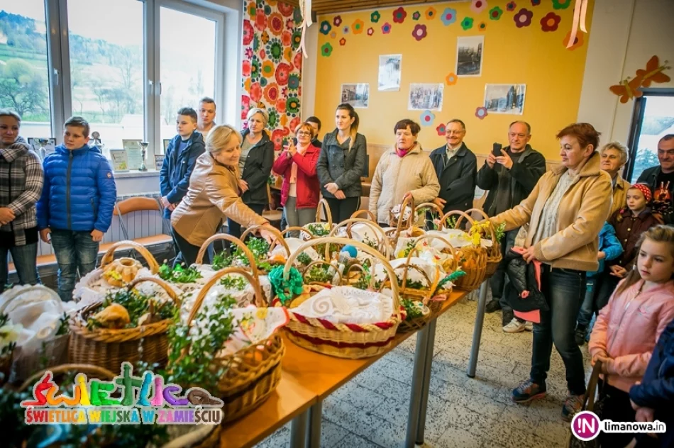 Święcenie pokarmów w Świetlicy Wiejskiej w Zamieściu - zdjęcie 16