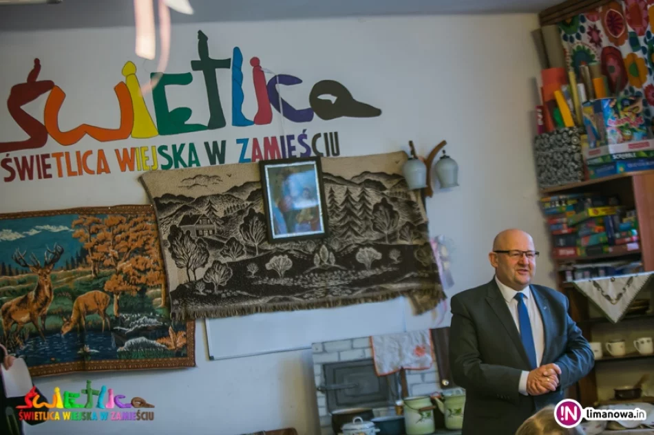 Dzień Kobiet w Śwetlicy Wiejskiej w Zamieściu - 2017 - zdjęcie 12