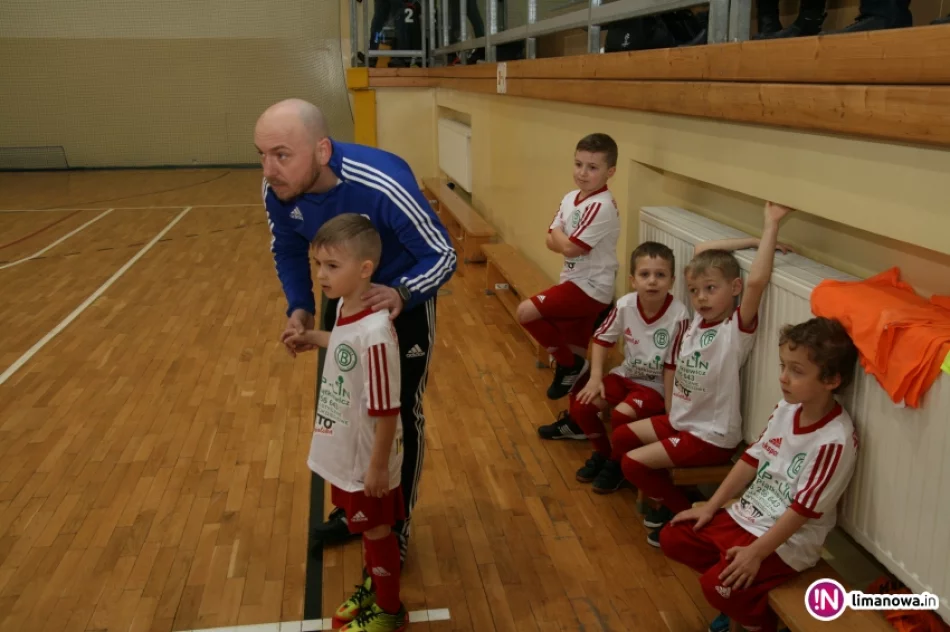 Halowe Mistrzostwa OZPN Nowy Sącz w kategorii skrzatów i żaków 2017 - zdjęcie 2