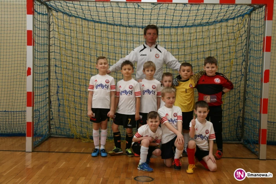 Halowe Mistrzostwa OZPN Nowy Sącz w kategorii skrzatów i żaków 2017 - zdjęcie 3