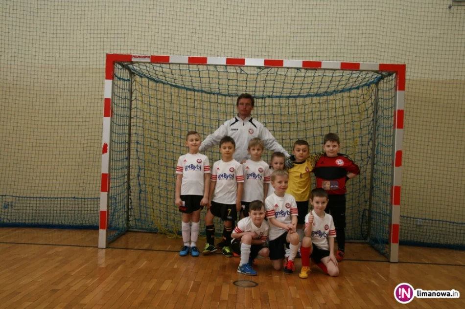 Halowe Mistrzostwa OZPN Nowy Sącz w kategorii skrzatów i żaków 2017 - zdjęcie 4