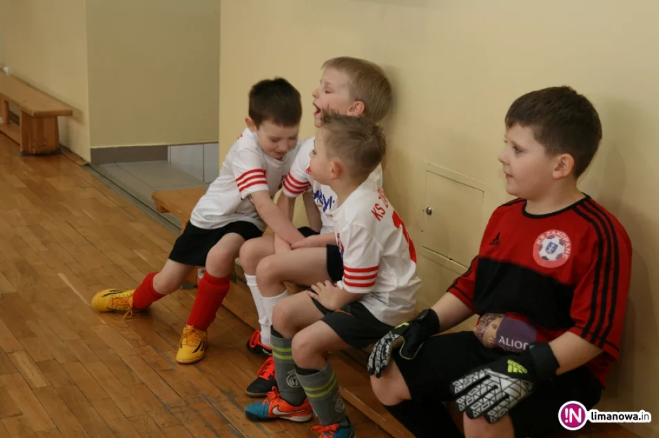 Halowe Mistrzostwa OZPN Nowy Sącz w kategorii skrzatów i żaków 2017 - zdjęcie 10