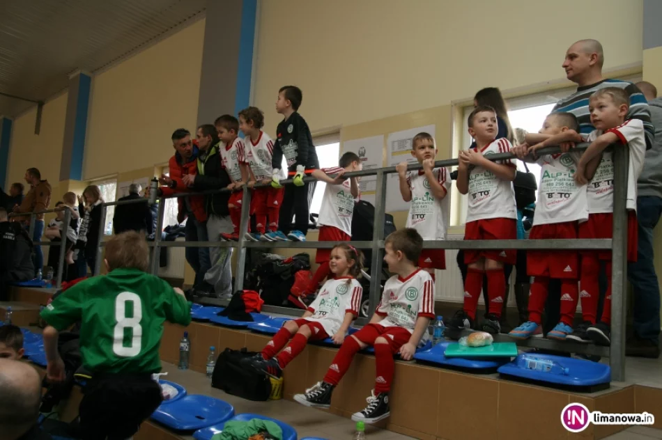 Halowe Mistrzostwa OZPN Nowy Sącz w kategorii skrzatów i żaków 2017 - zdjęcie 11