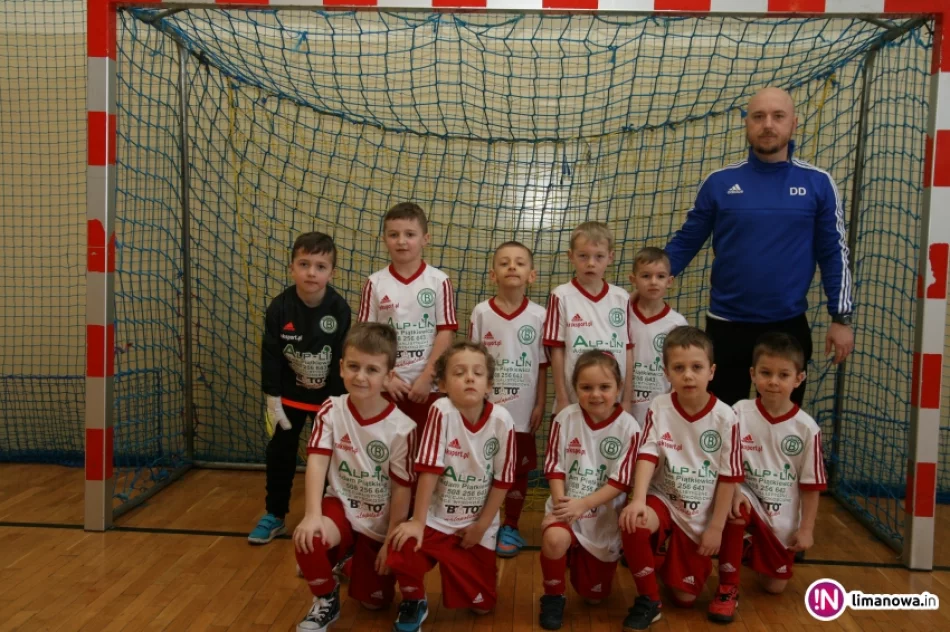 Halowe Mistrzostwa OZPN Nowy Sącz w kategorii skrzatów i żaków 2017 - zdjęcie 13