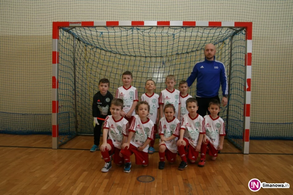 Halowe Mistrzostwa OZPN Nowy Sącz w kategorii skrzatów i żaków 2017 - zdjęcie 14