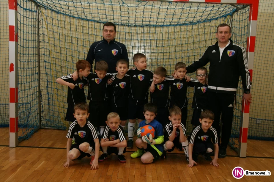 Halowe Mistrzostwa OZPN Nowy Sącz w kategorii skrzatów i żaków 2017 - zdjęcie 15