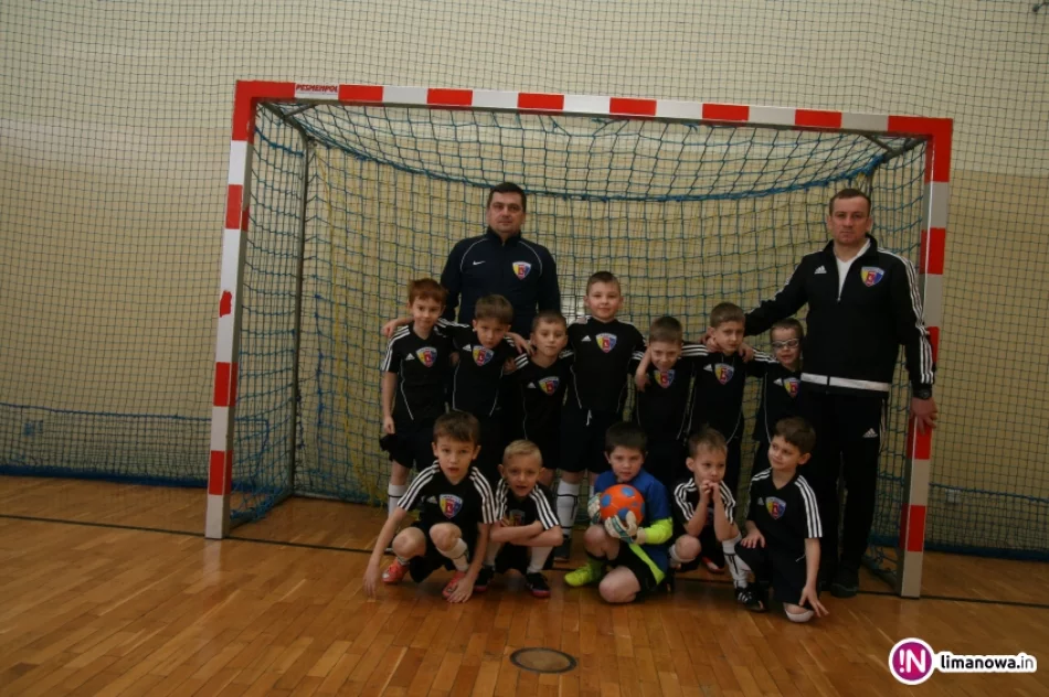 Halowe Mistrzostwa OZPN Nowy Sącz w kategorii skrzatów i żaków 2017 - zdjęcie 16