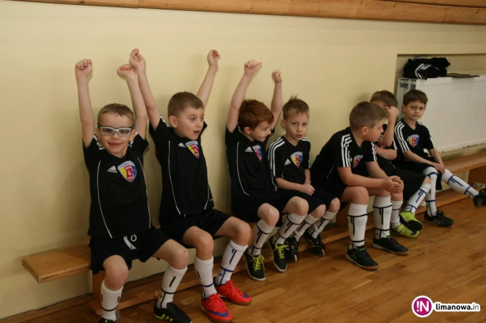 Halowe Mistrzostwa OZPN Nowy Sącz w kategorii skrzatów i żaków 2017 - zdjęcie 17