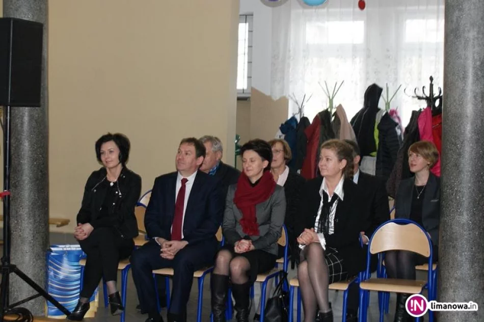 VIII Miejsko-Gminny Bożonarodzeniowy Konkurs Plastyczny dla dzieci niepełnosprawnych - zdjęcie 2