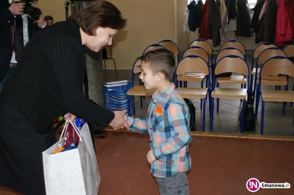 VIII Miejsko-Gminny Bożonarodzeniowy Konkurs Plastyczny dla dzieci niepełnosprawnych - zdjęcie 5