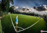 Sokół lepszy od Płomienia. Murawa ze sztuczną nawierzchnią przetestowana - zdjęcie główne