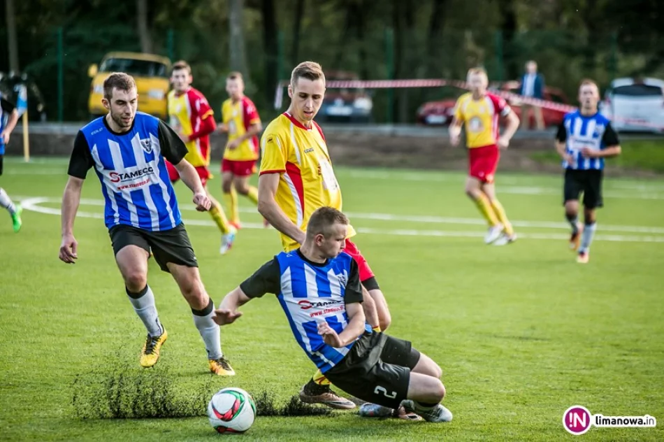 Sokół lepszy od Płomienia. Murawa ze sztuczną nawierzchnią przetestowana - zdjęcie 3