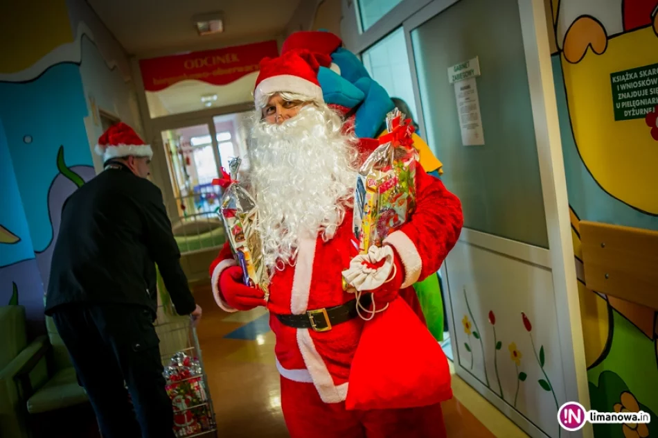 Święty Mikołaj u małych pacjentów w limanowskim szpitalu (2016) - zdjęcie 1