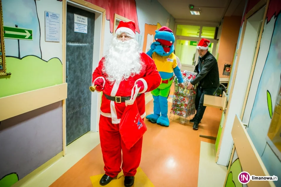 Święty Mikołaj u małych pacjentów w limanowskim szpitalu (2016) - zdjęcie 2